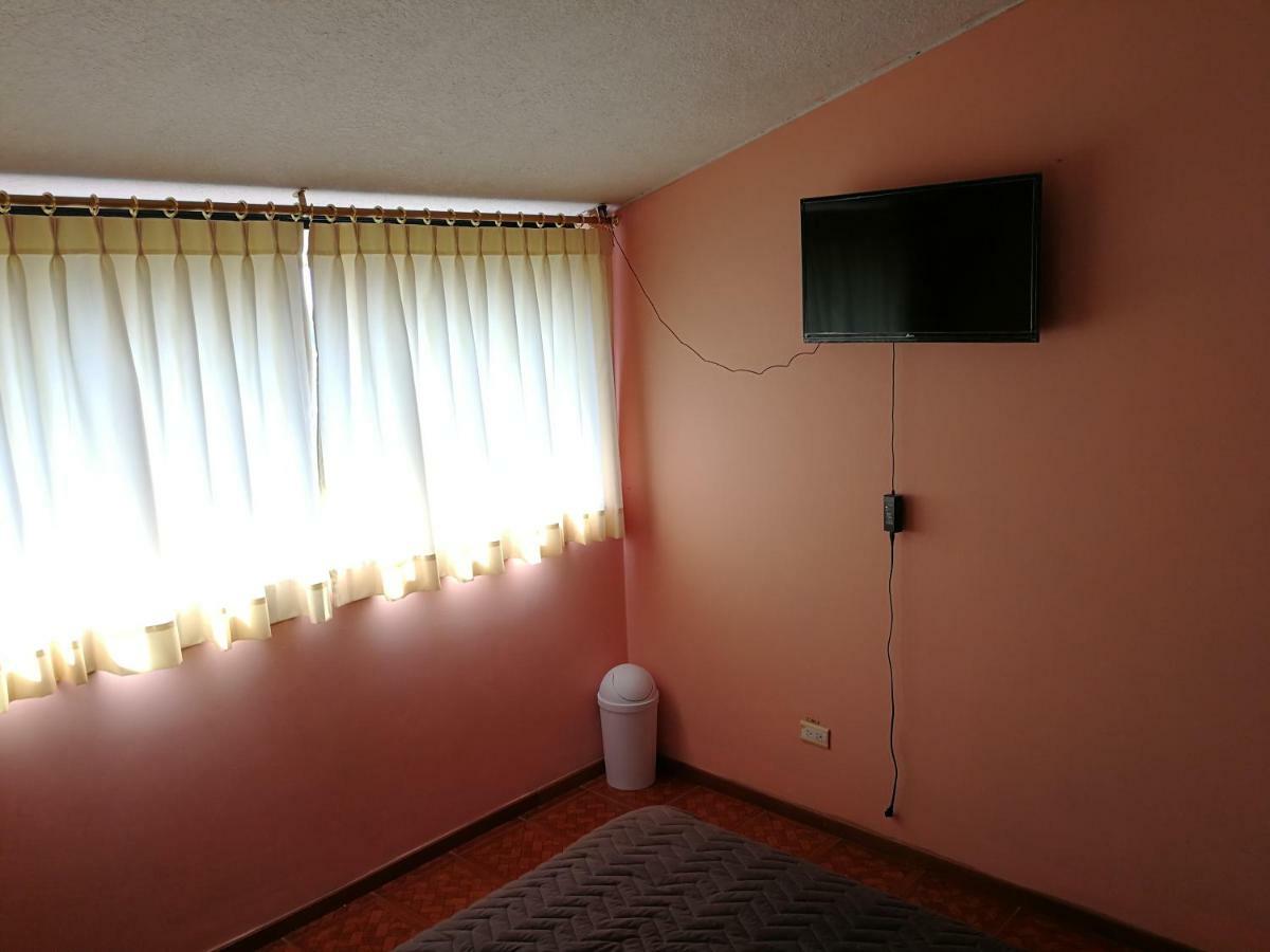 تابابيلا Chapelet Hostal المظهر الخارجي الصورة